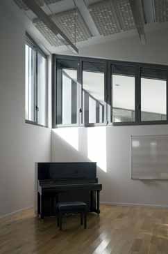  Cada una de las aulas de la escuela de música funciona como una caja aislada.
