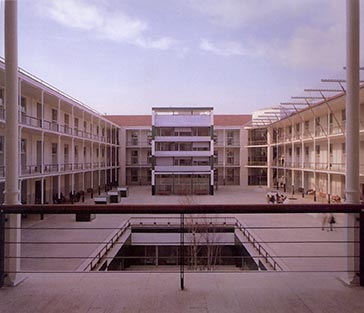 Patio del Edificio Jaume I de la Universidad Pompeu Fabra.