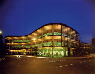 El edificio para la Willis Faber & Dumas fue pionero en la utilización del suelo técnico en los espacios de oficinas.