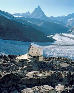  El refugio sustituye a otro anterior que estaba en estado ruinoso, también perteneciente al SAC (Club Alpino Suizo).