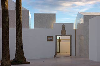  Acceso a Museo del Faro desde el patio inferior.
