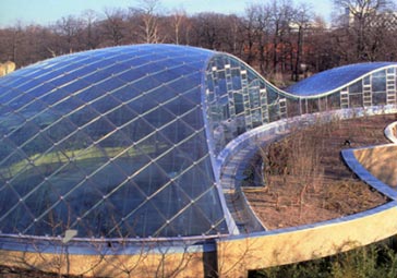 Recinto para hipopótamos. Zoológico de Berlín, Alemania. Arq.: J. Gibrl. Ing.: Schlaich-Bergermann un Partner. 1996.