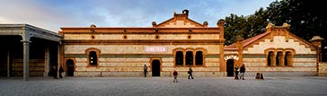  La Cineteca rehabilita y transforma las naves de antiguas calderas del matadero industrial y mercado de ganados de Arganzuela en Madrid.