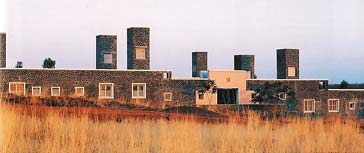  Instituto de Ciencias Sociales Tata en Tuljapur, India. RMA Architects, 1996.